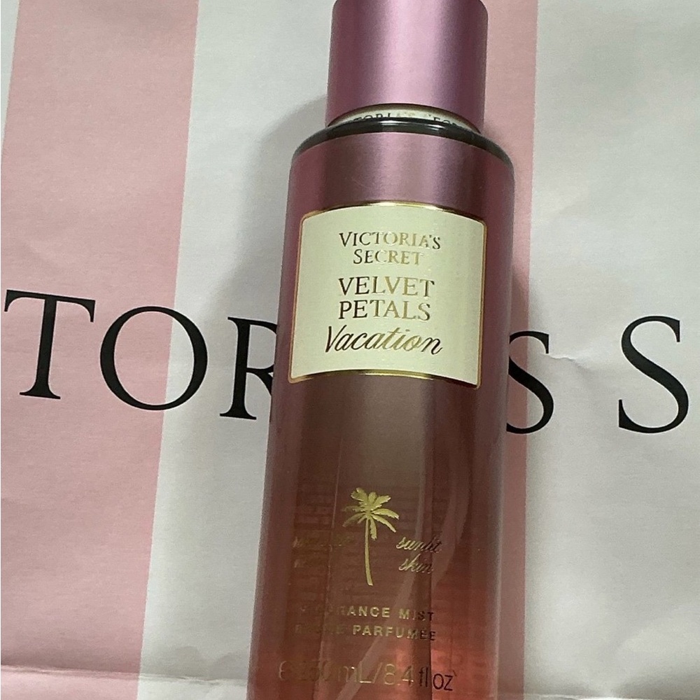 Victoria's Secret Velvet Petals Vocation Fragrance Mist